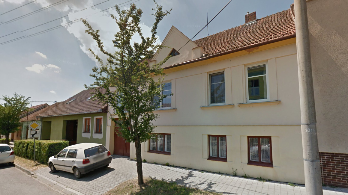 familiewoning op ruim perceel met zwembad in rustige wijk van Breclav, Zuid-Moravië, Tsjechië