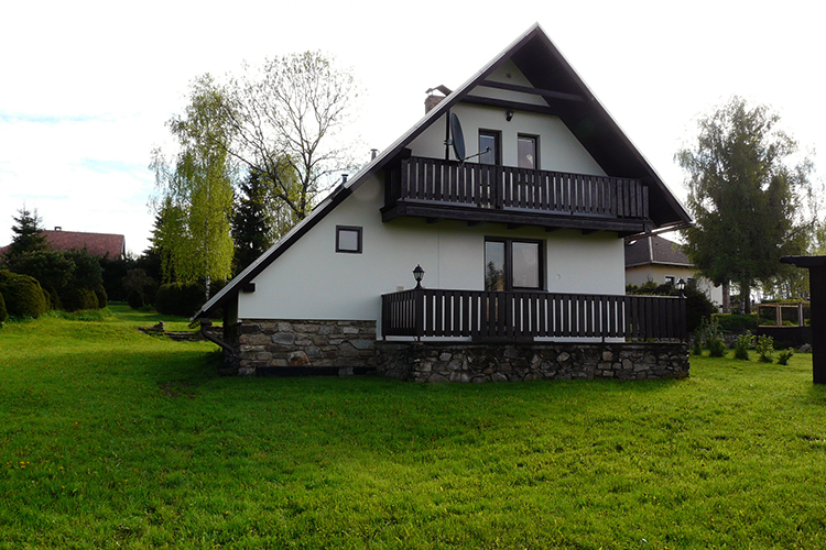 Ruim, zespersoons vakantiehuis in rustig dorpje bij Lipnomeer, Zuid-Bohemen