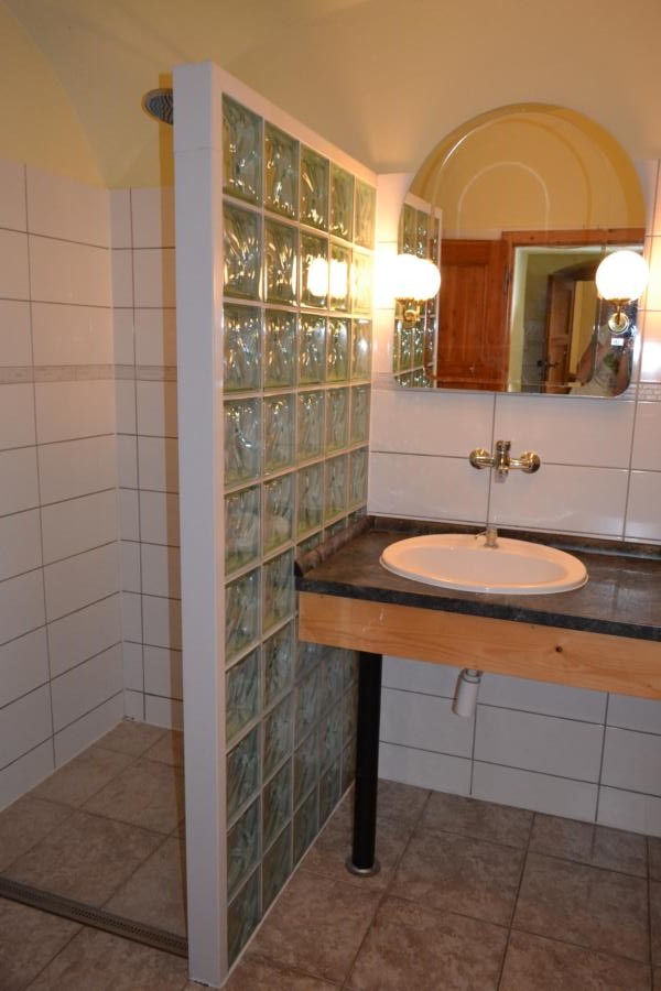 ruim huis, foto badkamer, te koop in Vernerovice, Noord-Bohemen, Tsjechie.