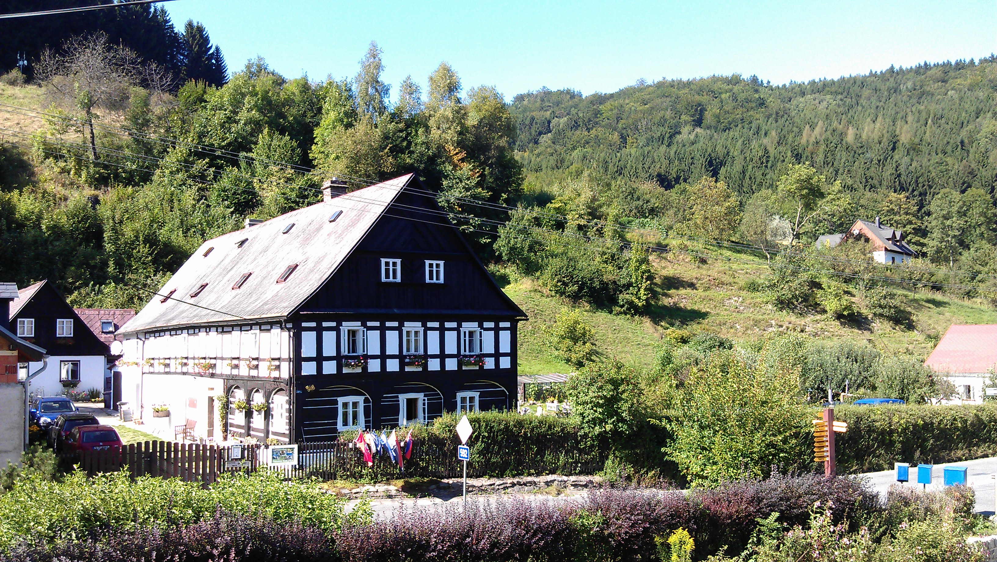 Charmant pension, met appartementen en vrijstaand vakantiehuis te koop in Tsjechie.