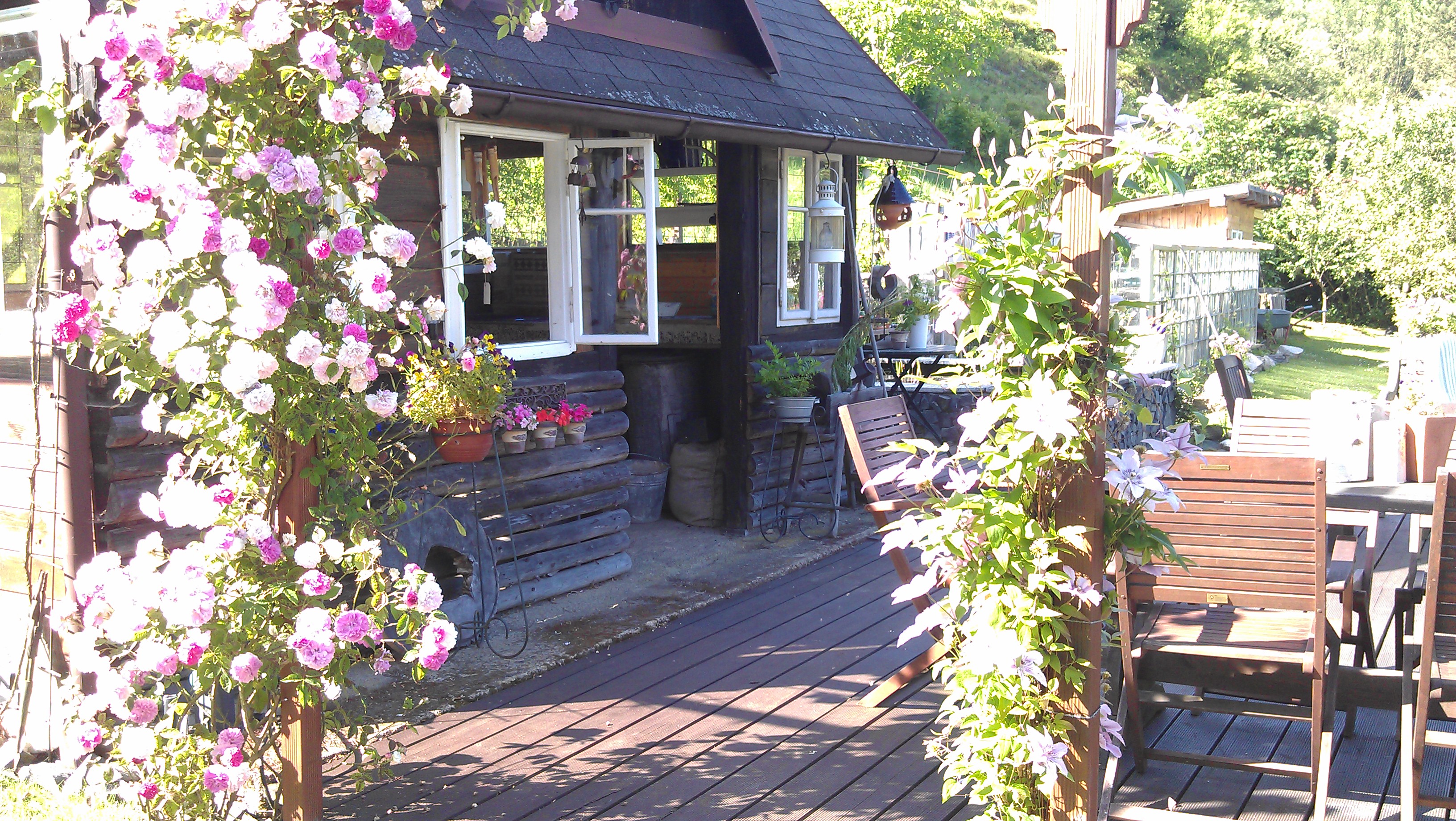 pension met vrijstaande woning, grote tuin, tuinhuisje en garage te koop. Omgeving Liberec.