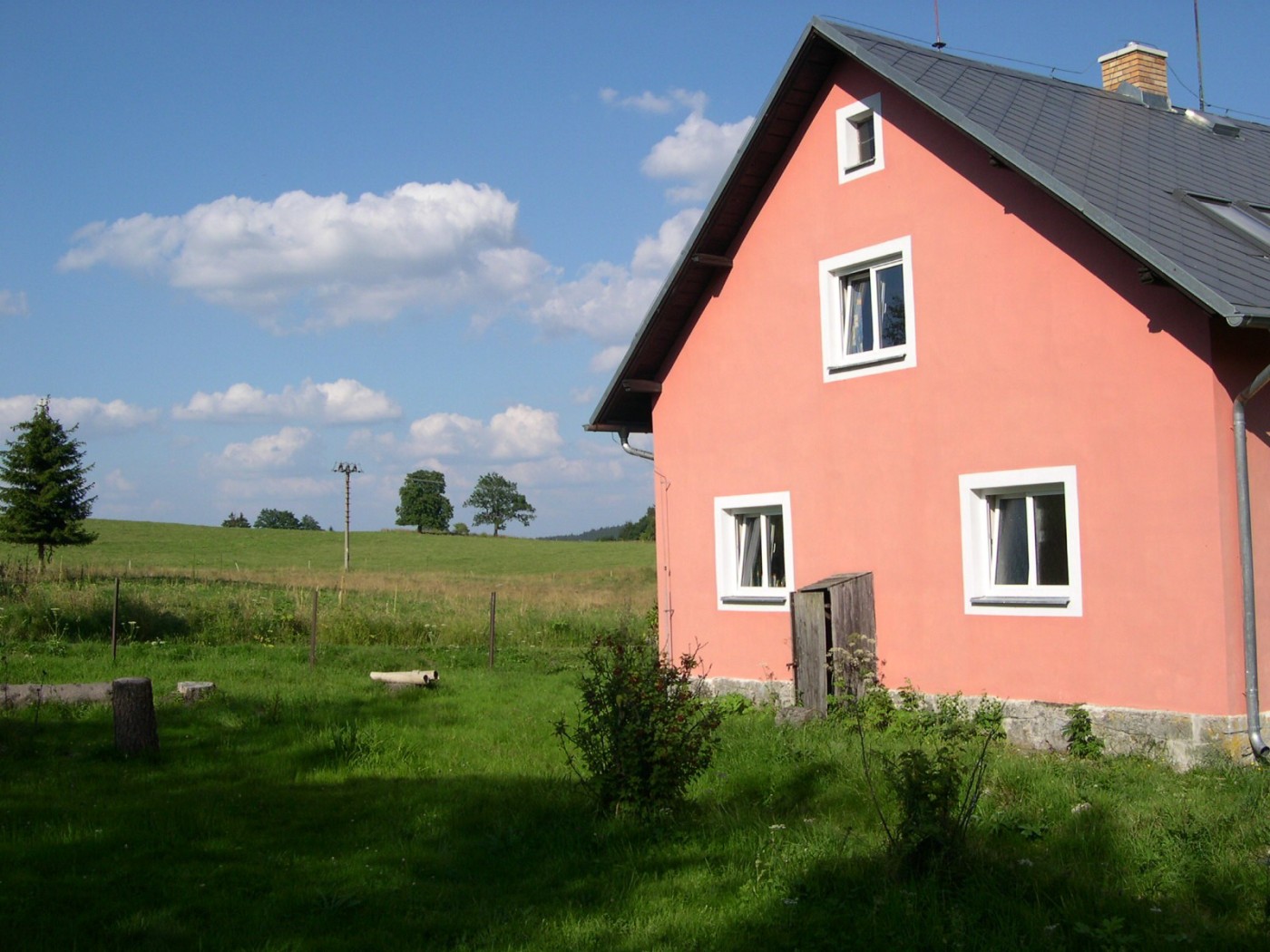 Opknapper, lage prijs: zeer ruim huis met veel grond te koop, Havlovice, Tjechie.