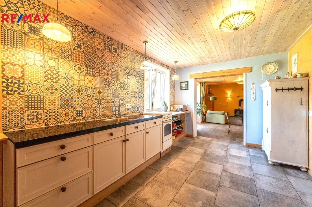 Luxe, grote villa met ruime tuin, permacultuur, off grid, nabij IJzergebergte en Reuzengebergte